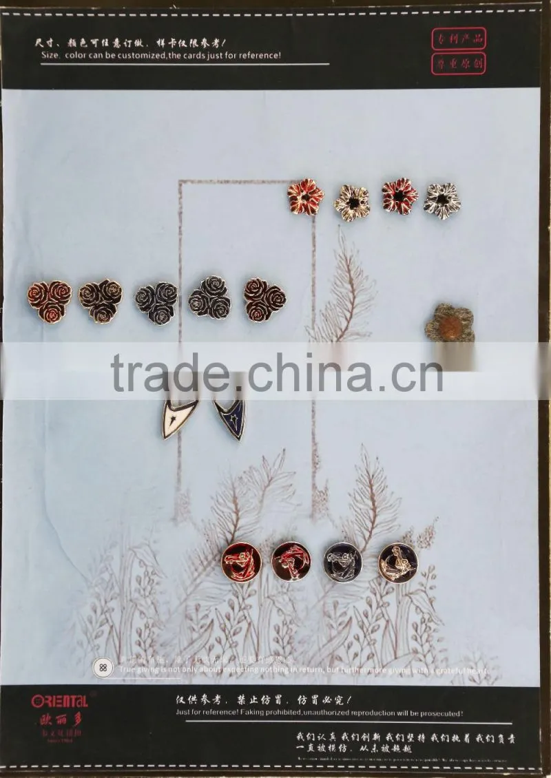 single clear diamond silver metal base brooch