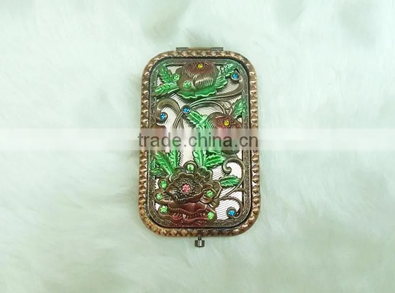 Vintage style flower compact mirror