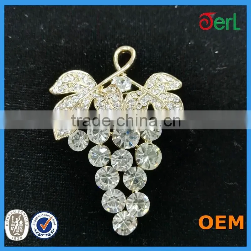 Newest design grape shape rhinestone brooch for silk invitation boxes