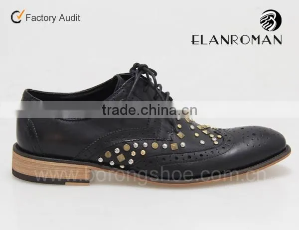 Stylish men Brogue design leather shoes wiht rivet