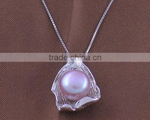 Silver pearl pendent
