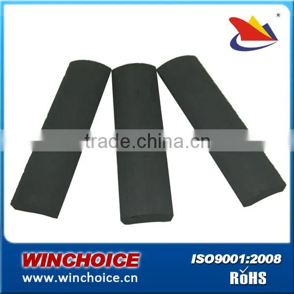 Large Isotropic Ferrite Arc Magnet