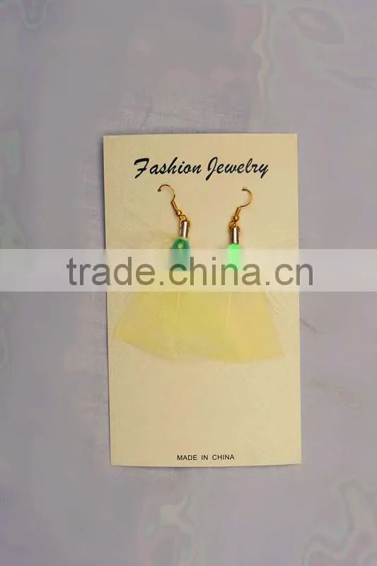 The fancy elegent feather eardrop