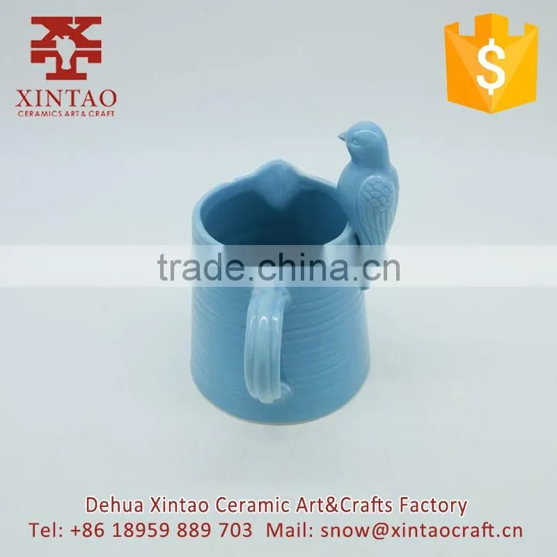 2017 new design glazed white cup with bird on the edage