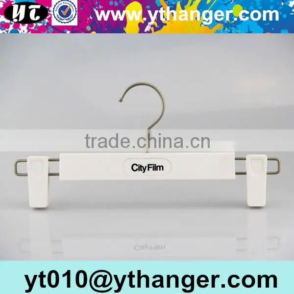 YY0469 men swim shorts plastic hanger with brand logo plastic pants hanger trousers hanger