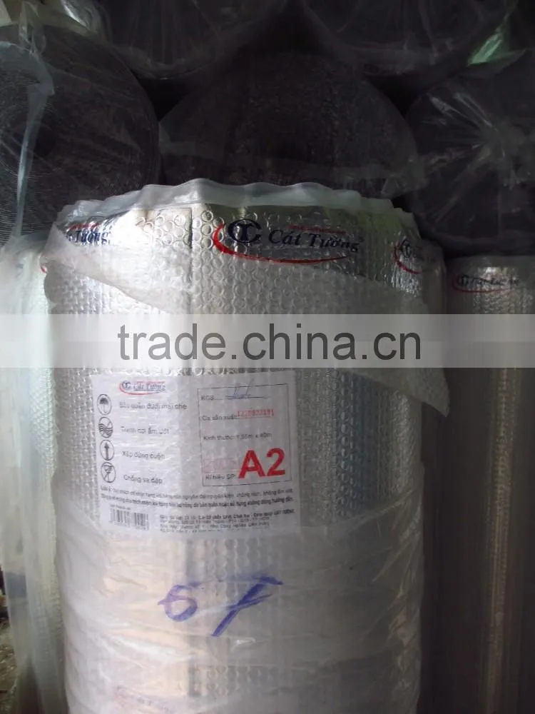 Metalized bubble insulation for packing and wrapping cargo