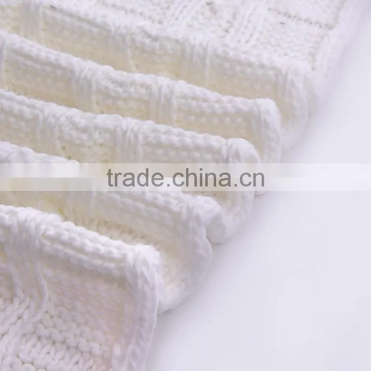 Cable knitted 100 acrylic throw blankets with pompom