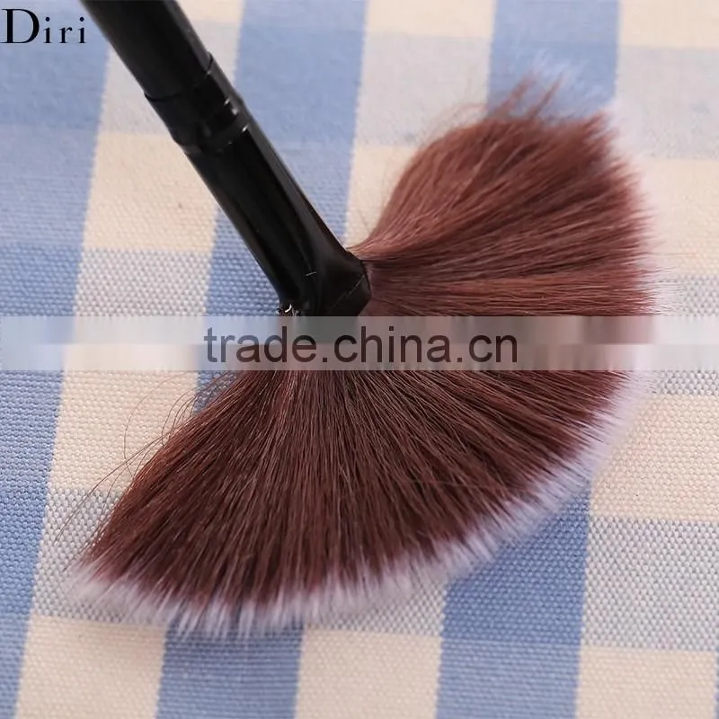 Black Fan-Shaped Handle Facial Brush Skin Care Makeup Tool Facial Concealer Makeup Brush