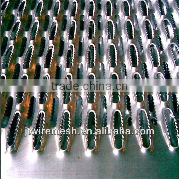 hot sale and sample free galvanized checkered plate/checker plate specification with all kinds of hole shape(China Manufacturer)