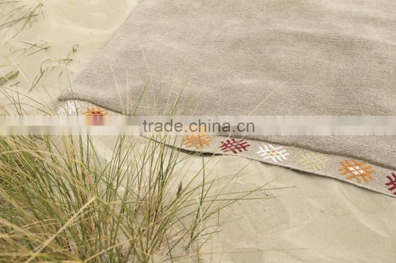 Pure color hand tufted rug for apartment, house decoration, balcony