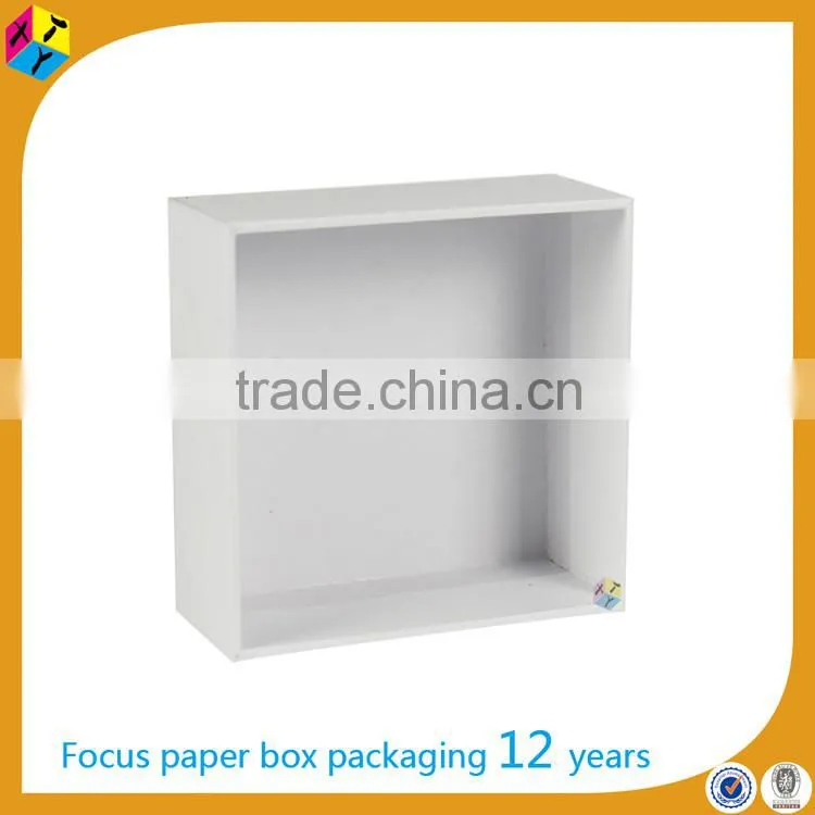 White elegant gift packaging jewellery paper box