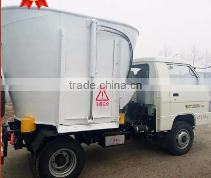 4x4 wheeled small feed mixer truck/good quality mixer feeder truck for sale