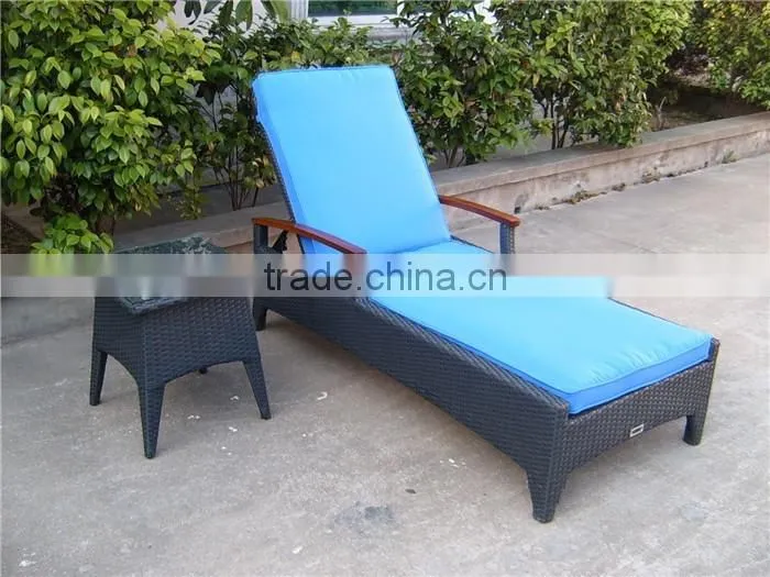 Rattan lounge