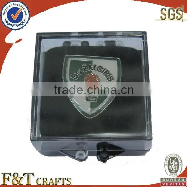 promotional quality stamp die cut custom metal badge with plastic box