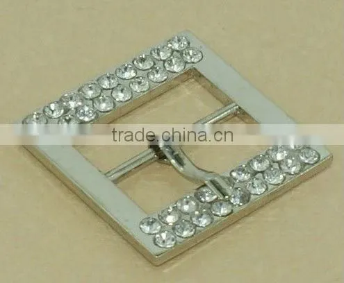 heart shaped belt buckle with rhinestones