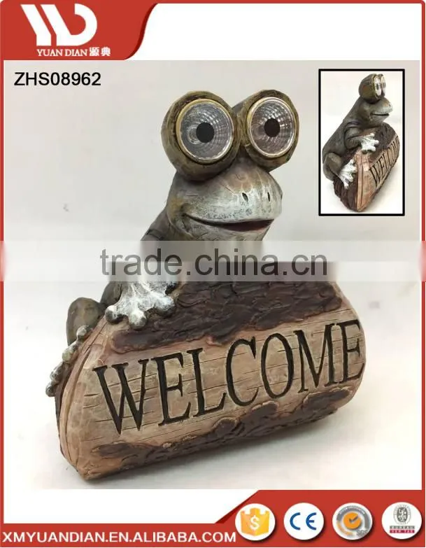 Modern Resin Art Welcome Frog Outdoor Lighting Fixture