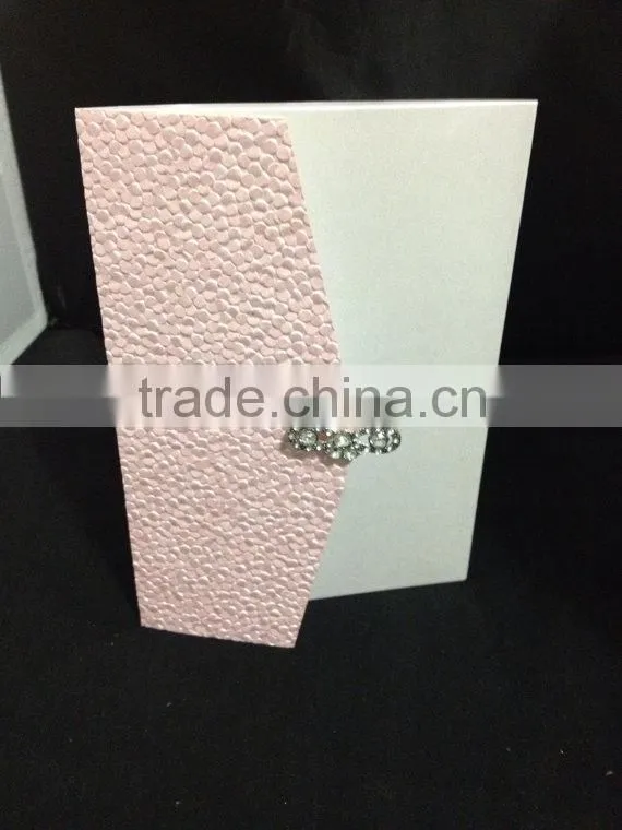 2015 surface with pebble and brooch decoration pocket fold wedding invitation card