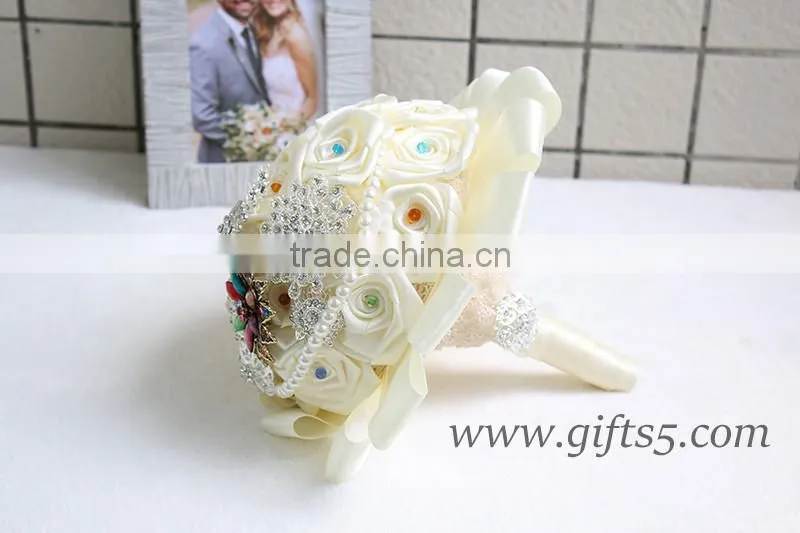 Handmade large Brooch Wedding Bouquet Bridal Bridesmaids Custom Flower Bouquet Jeweled Bouquet in Ivory, Cream and white