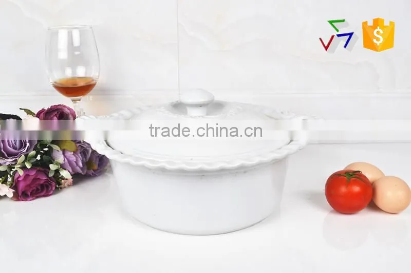 12.5" Round ceramic bakeware with lid