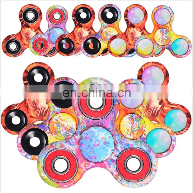 2017 hot fingertips camouflage triangle gyro decompression fingertips gyro with LED lights