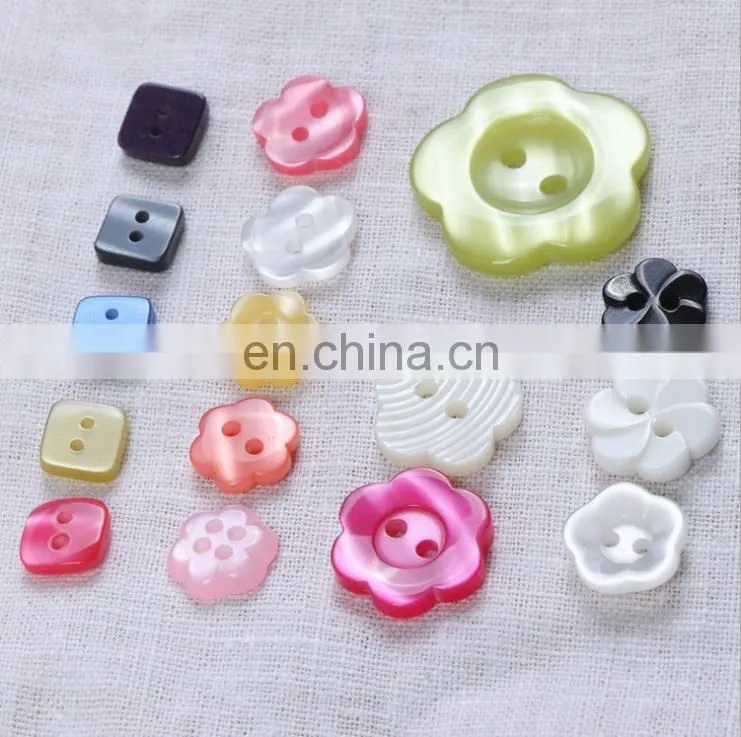 2016 fashion 2/4 hole colorful button wholesale resin button