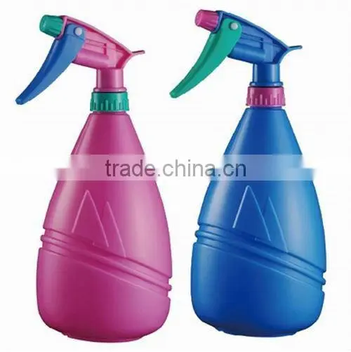 Plastic trigger spray bottle