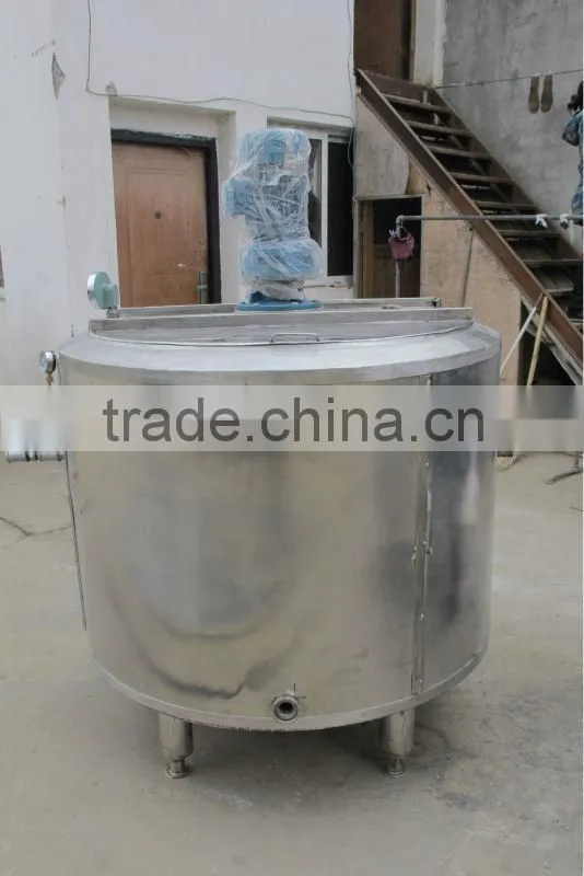 Stainless Steel Hot and Cold Tank With An Agitator
