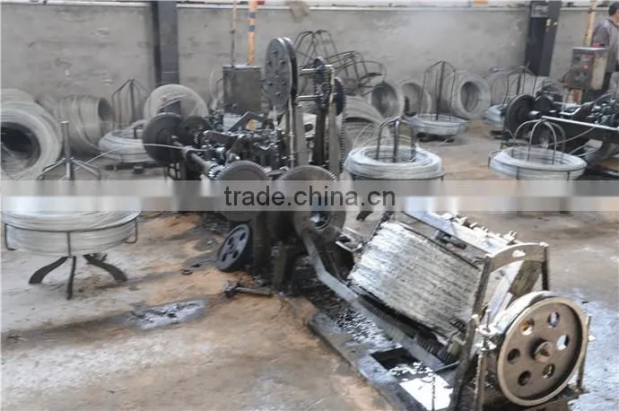 Hot dipped galvanized weight of barbed wire price per roll/barbed wire price