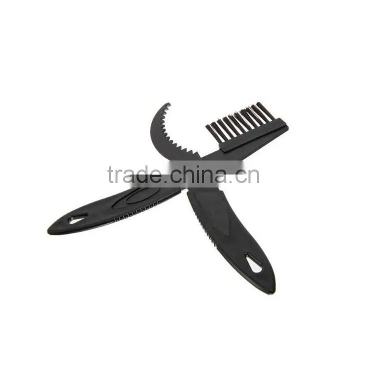Bicycle chain cleaning brush