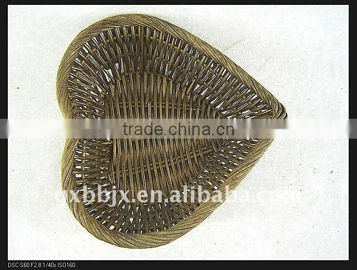 Heart shaped rattan weave storage rattan vagetable trays set of two