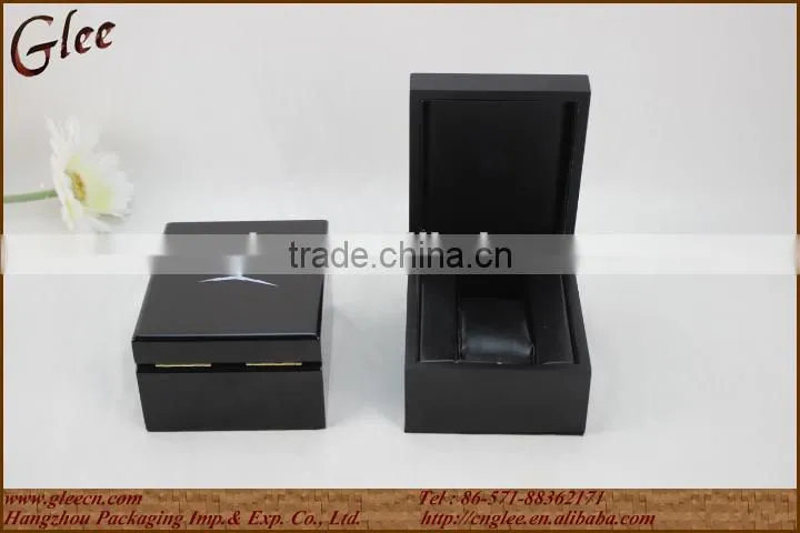 Engraved Wooden Wrist Watch Dispaly Boxes /Cases