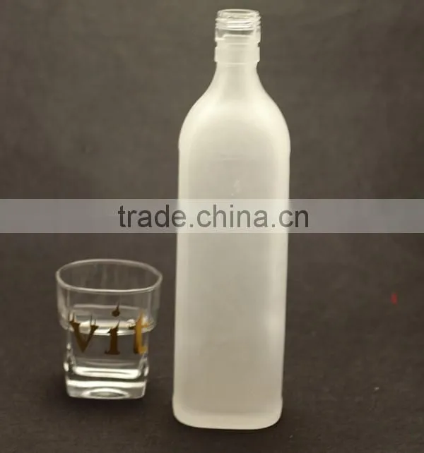 Have maket advantage hot sale liquor bottle crok frosted alcohol bottle 700ml fresh fruit juice bottles