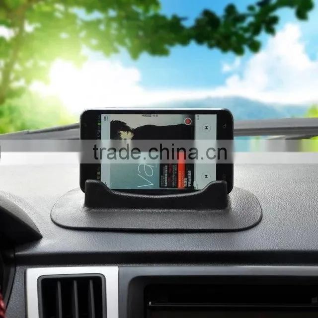 2015 new products promotion gifts smartphone car glass anti slip car pad silicone car mount holder