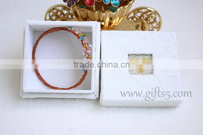 Latest wedding jewelry boxes with beaded name plate of V