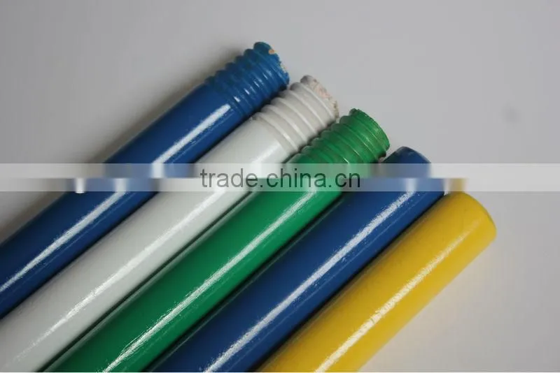 Varnished wooden broom handle with high quality