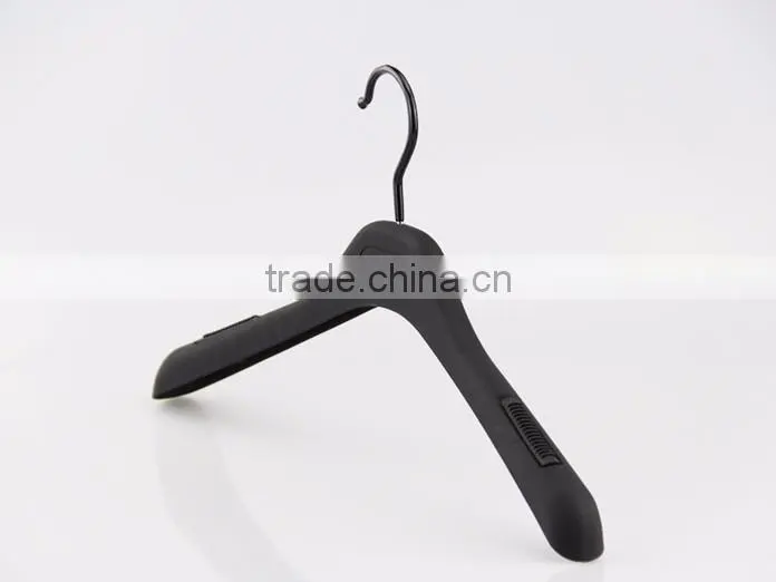 CY-593 Display rubber plastic hanger with shirts hanger for men's t-shirt