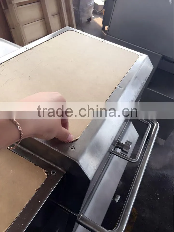 Cooked sausage cutting machine