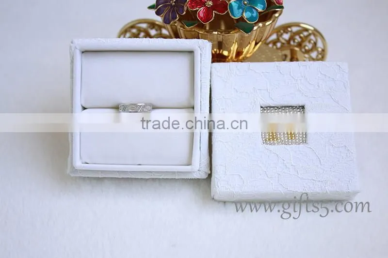 Luxury fancy unique white wedding rings jewellery box with beaded name plate of N