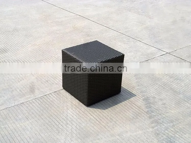 Saving Sapce Outdoor Furniture Synthetic Rattan Wicker Dining Table And Chair