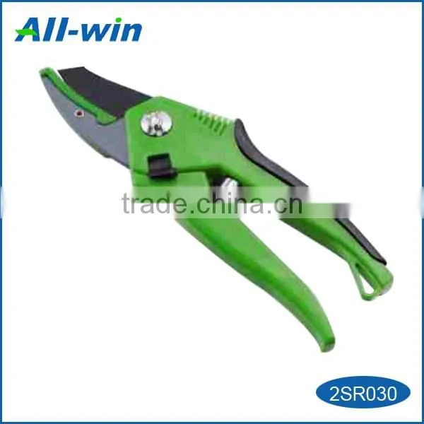 good-quality garden pruning shear for cutting twigs