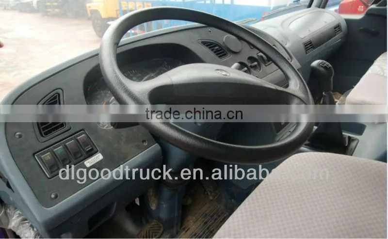 Dongfeng 4x2 flat bed wrecker with crane XCMG