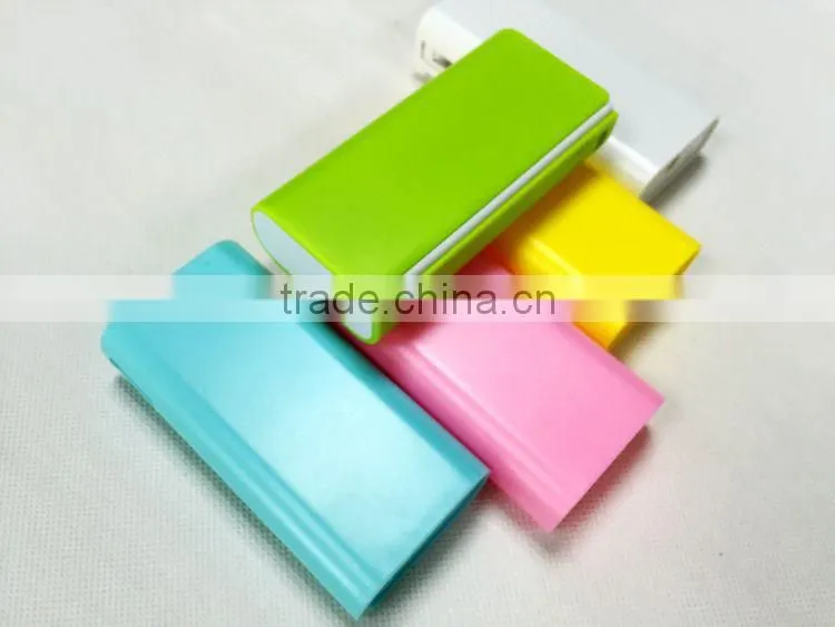 AK-03 5200mah Mobile Power Bank with LCD Digital Display and LED Flashlight for iPhone, iPad, Samsung, Nokia, HTC etc.