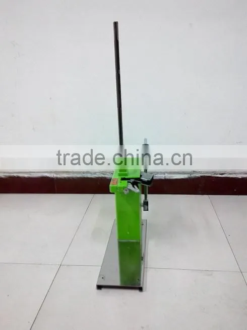 Labor saving sausage clipper machine, manual machine to package sausage or garlic, using U711 clips