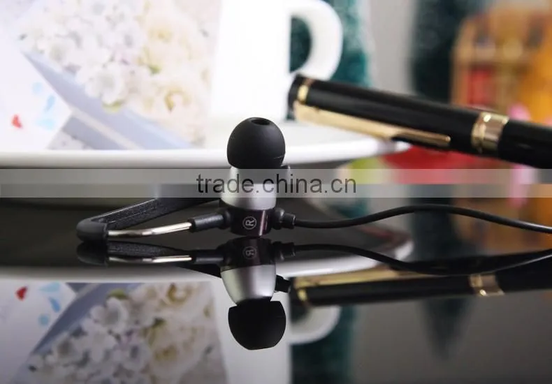 Wholesale High Quality Sport Earphone Metal Earphone for Samsung Earphone for Iphone