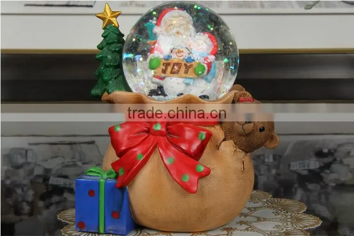 High Quality Resin Glass water globe Gifts water globe Christmas water globe