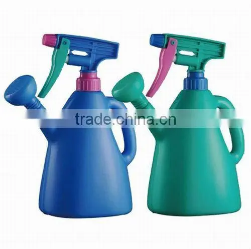 Plastic trigger spray bottle