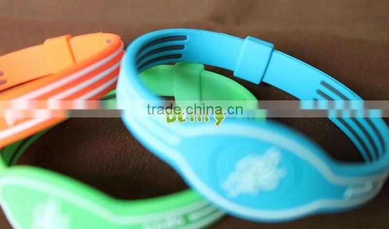 2011 make your own silicone bracelet