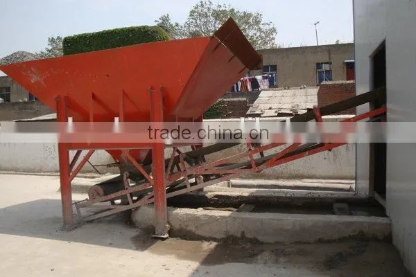 Electric hopper with rubber belt conveyor