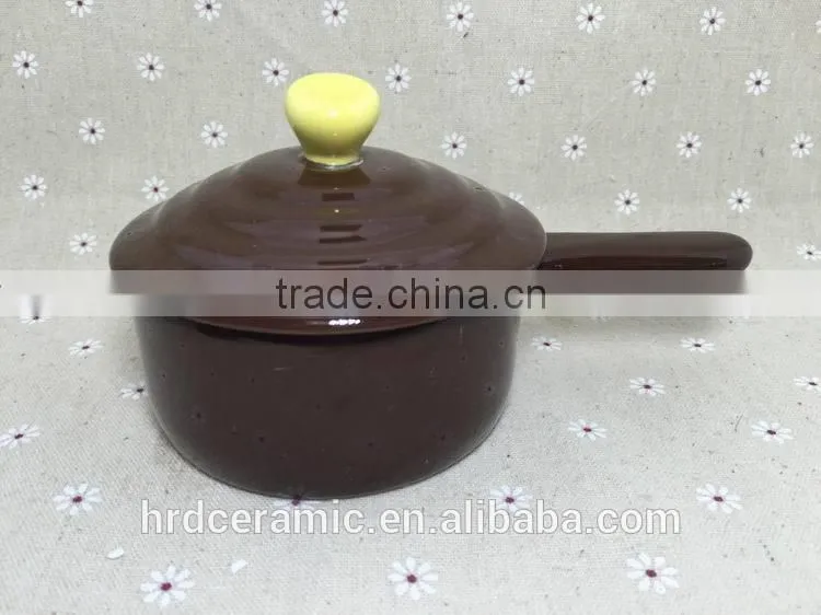 Wholesale stocked Ceramic soup bowl with silicone lid and handle