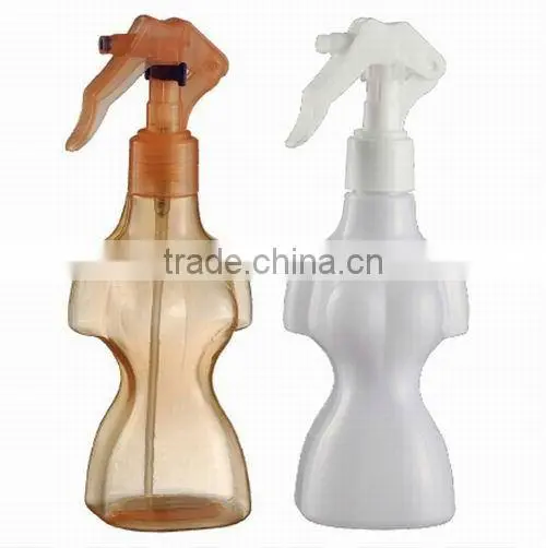 Plastic trigger spray bottle